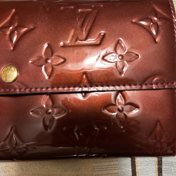 Authentic LV Vernis burgundy wallet - Picture 11 of 11